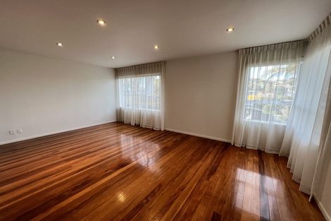 Photo of property in 48 Lyons Avenue, Murrays Bay, Auckland, 0630