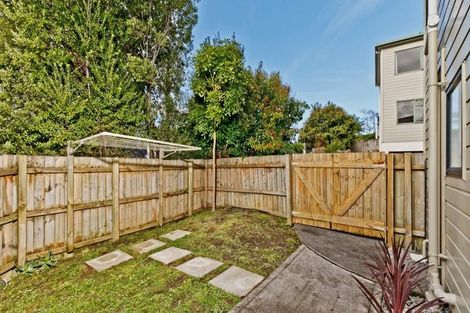 Photo of property in 1/5 Kilham Avenue, Northcote, Auckland, 0627