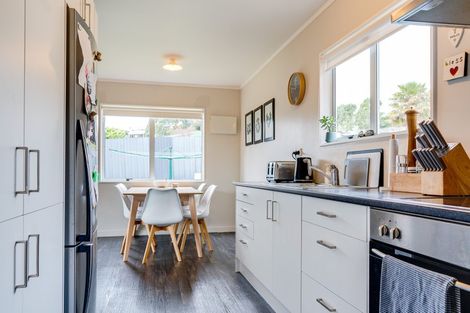 Photo of property in 3 Cross Street, Raglan, 3225