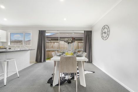 Photo of property in 17 Teatree Close, Huntington, Hamilton, 3210