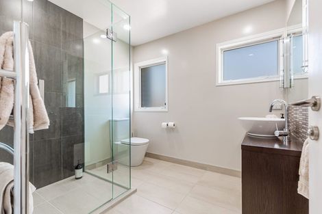 Photo of property in 21 Glenhaven Place, Te Atatu Peninsula, Auckland, 0610