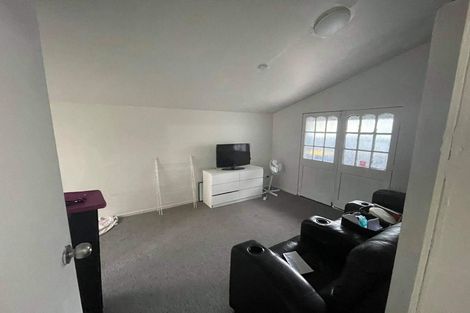 Photo of property in 16 Albert Road, Kelston, Auckland, 0602