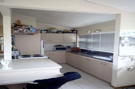 Photo of property in 2/26 Mellons Bay Road, Howick, Auckland, 2014