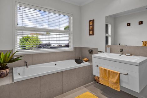 Photo of property in 27 Montague Grove, Stratford, 4332