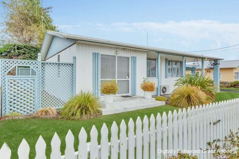 Photo of property in 4 Thomas Place, Foxton Beach, Foxton, 4815