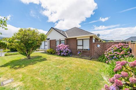 Photo of property in 2/60 Garden Road, Avalon, Lower Hutt, 5011