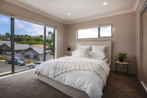 Photo of property in 18 Brindle Way, Newlands, Wellington, 6037