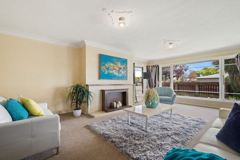 Photo of property in 11 Daniels Road, Redwood, Christchurch, 8051