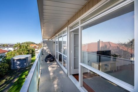 Photo of property in 5/77 Old Lake Road, Narrow Neck, Auckland, 0624