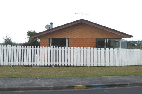 Photo of property in 4 Rubens Lane, West Harbour, Auckland, 0618