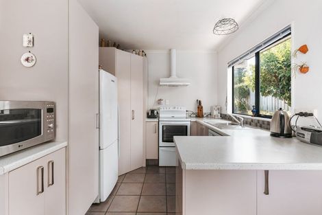 Photo of property in 16 Margaret Drive, Omokoroa, 3114