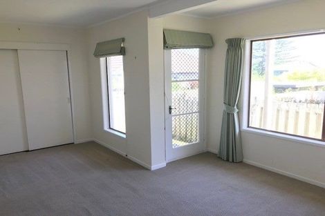 Photo of property in 106a Stanley Point Road, Stanley Point, Auckland, 0624