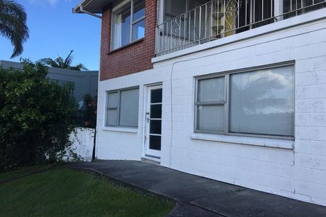 Photo of property in 20 Browns Bay Road, Rothesay Bay, Auckland, 0630