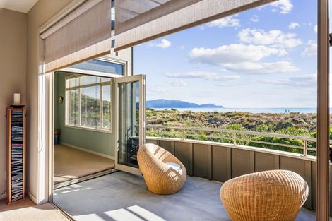 Photo of property in 33 Marram Way, Peka Peka, Waikanae, 5391