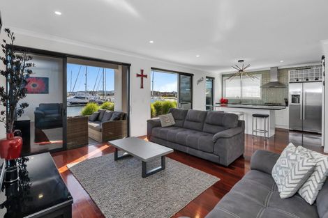 Photo of property in 7 Fred Carr Place, One Tree Point, 0118