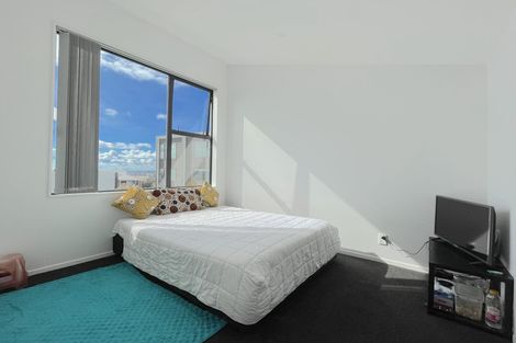 Photo of property in 10/15 Chivalry Road, Glenfield, Auckland, 0629