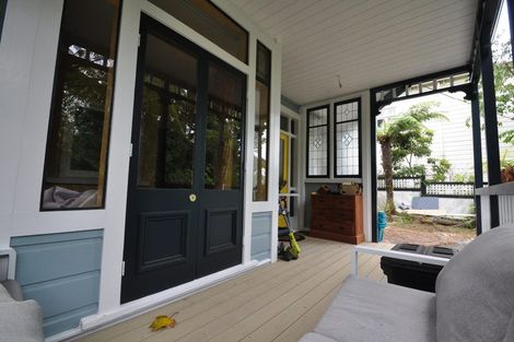 Photo of property in 140 Glenmore Street, Northland, Wellington, 6012