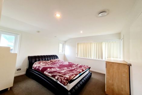 Photo of property in 31 Mandeville Place, Unsworth Heights, Auckland, 0632