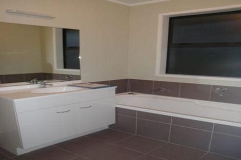 Photo of property in 19 Jadewynn Drive, Massey, Auckland, 0614