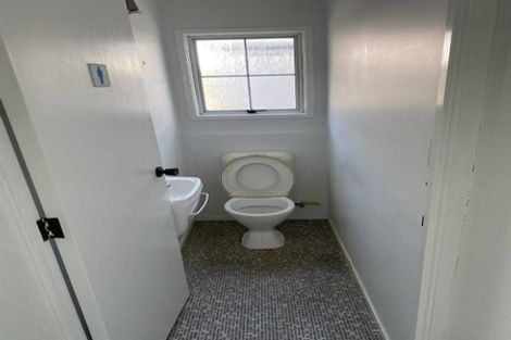 Photo of property in 98 Chelsea View Drive, Chatswood, Auckland, 0626