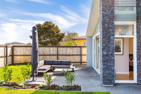 Photo of property in 21 Glenhaven Place, Te Atatu Peninsula, Auckland, 0610