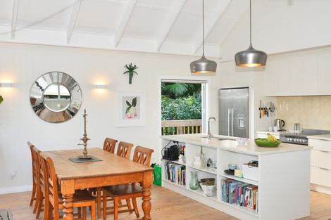 Photo of property in 6 Kendale Drive, Leigh, 0985