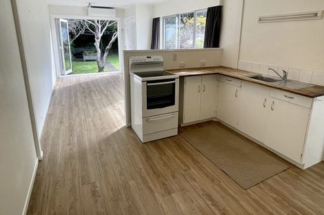 Photo of property in 190 Sutherland Road, Lyall Bay, Wellington, 6022