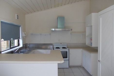 Photo of property in 58 Kurnell Drive, Botany Downs, Auckland, 2010