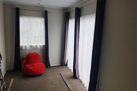 Photo of property in 94 Chislehurst Street, Henderson, Auckland, 0612