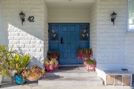 Photo of property in 40-42 Waikawa Road, Picton, 7220