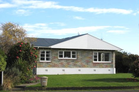 Photo of property in 2 Highbury Drive, Levin, 5510