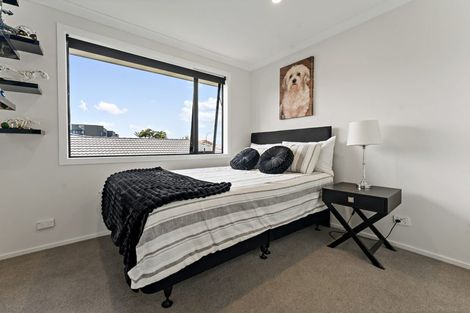 Photo of property in 2 Tollana Road, Te Atatu Peninsula, Auckland, 0610
