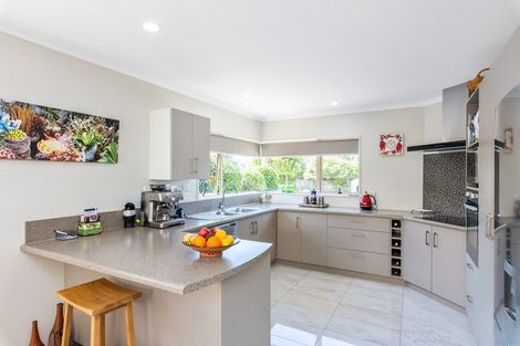 Photo of property in 8 Leanne Way, Waikanae Beach, Waikanae, 5036