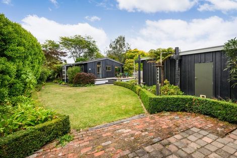 Photo of property in 3 Earl Place, Hokowhitu, Palmerston North, 4410