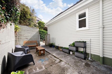 Photo of property in 35 Upper Bourke Street, Kilbirnie, Wellington, 6022