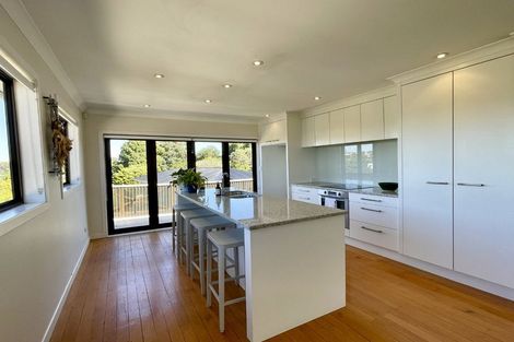 Photo of property in 2/5 Howard Road, Northcote, Auckland, 0627