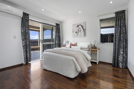 Photo of property in 627a Glenfield Road, Totara Vale, Auckland, 0629