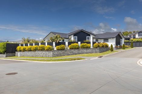 Photo of property in 1 Oakmont Crescent, Waiwhakaiho, New Plymouth, 4312