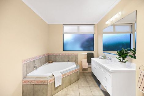 Photo of property in 75 Harrowfield Drive, Harrowfield, Hamilton, 3210