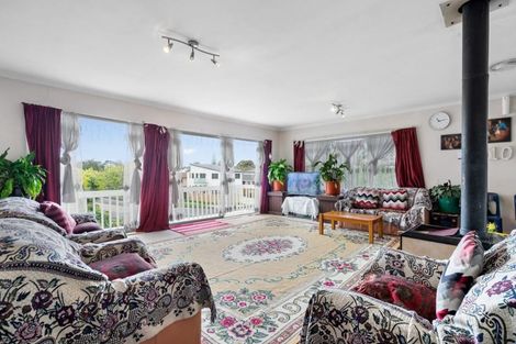 Photo of property in 137 Gossamer Drive, Pakuranga Heights, Auckland, 2010