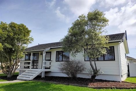 Photo of property in 15 Grimsby Grove, Wainuiomata, Lower Hutt, 5014
