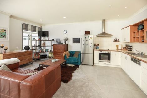 Photo of property in 2f/11 London Street, Hamilton Central, Hamilton, 3204