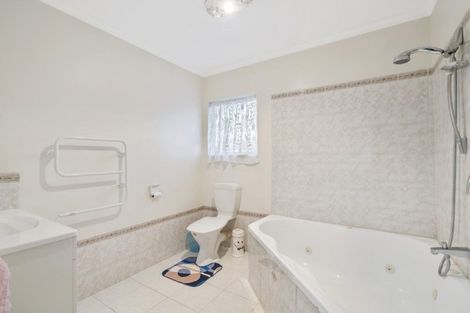 Photo of property in 12 Pistachio Place, Goodwood Heights, Auckland, 2105