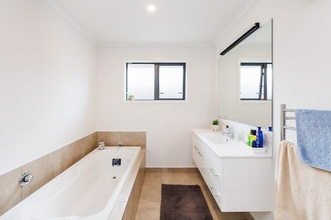 Photo of property in 7 Cyprus Place, Fitzherbert, Palmerston North, 4410