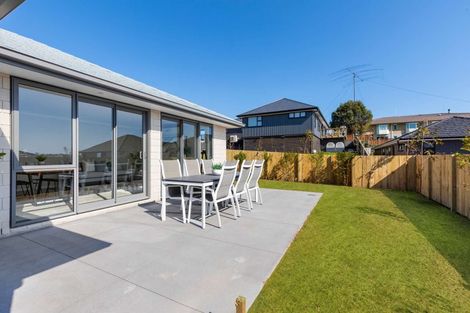 Photo of property in 18 Sam Heywood Place, Pyes Pa, Tauranga, 3112