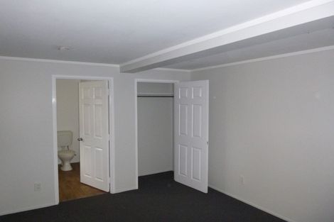 Photo of property in 22 Raymond Terrace, Northcote, Auckland, 0627