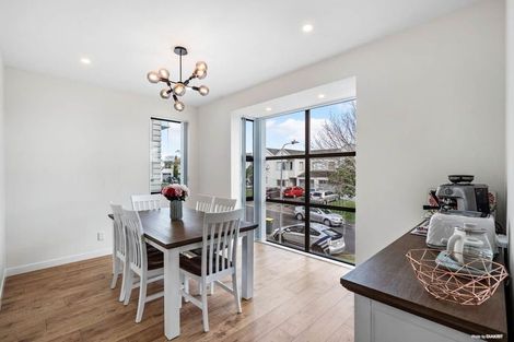 Photo of property in 24 Stephen Avenue, Henderson, Auckland, 0610