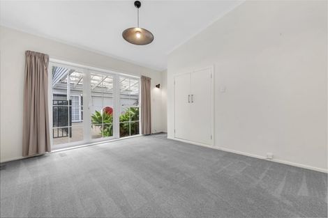 Photo of property in 1 Pakuranga Road, Pakuranga, Auckland, 2010