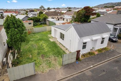 Photo of property in 7 Prendergast Street, South Dunedin, Dunedin, 9012