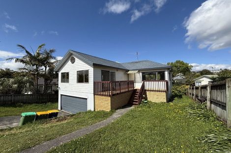 Photo of property in 11 Loughanure Place, Massey, Auckland, 0614